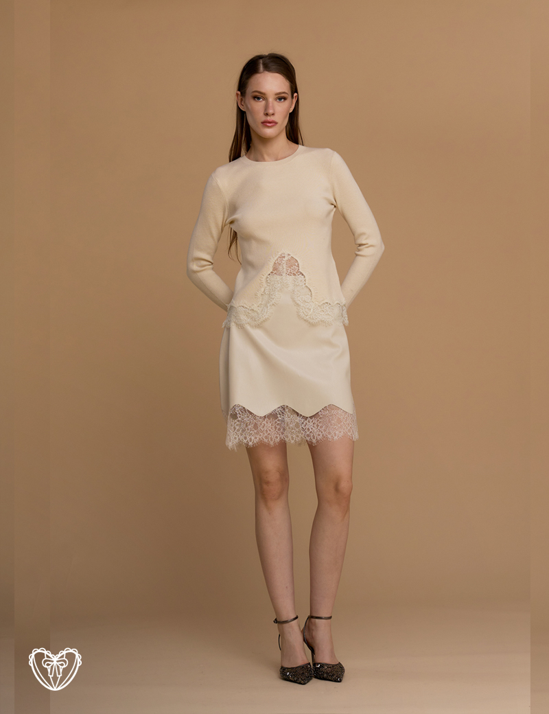 Jersey beige con puntilla