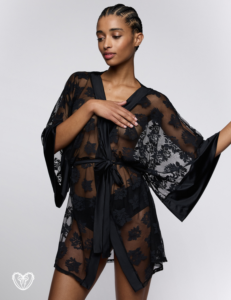 Kimono negro MAYELA de Sardá
